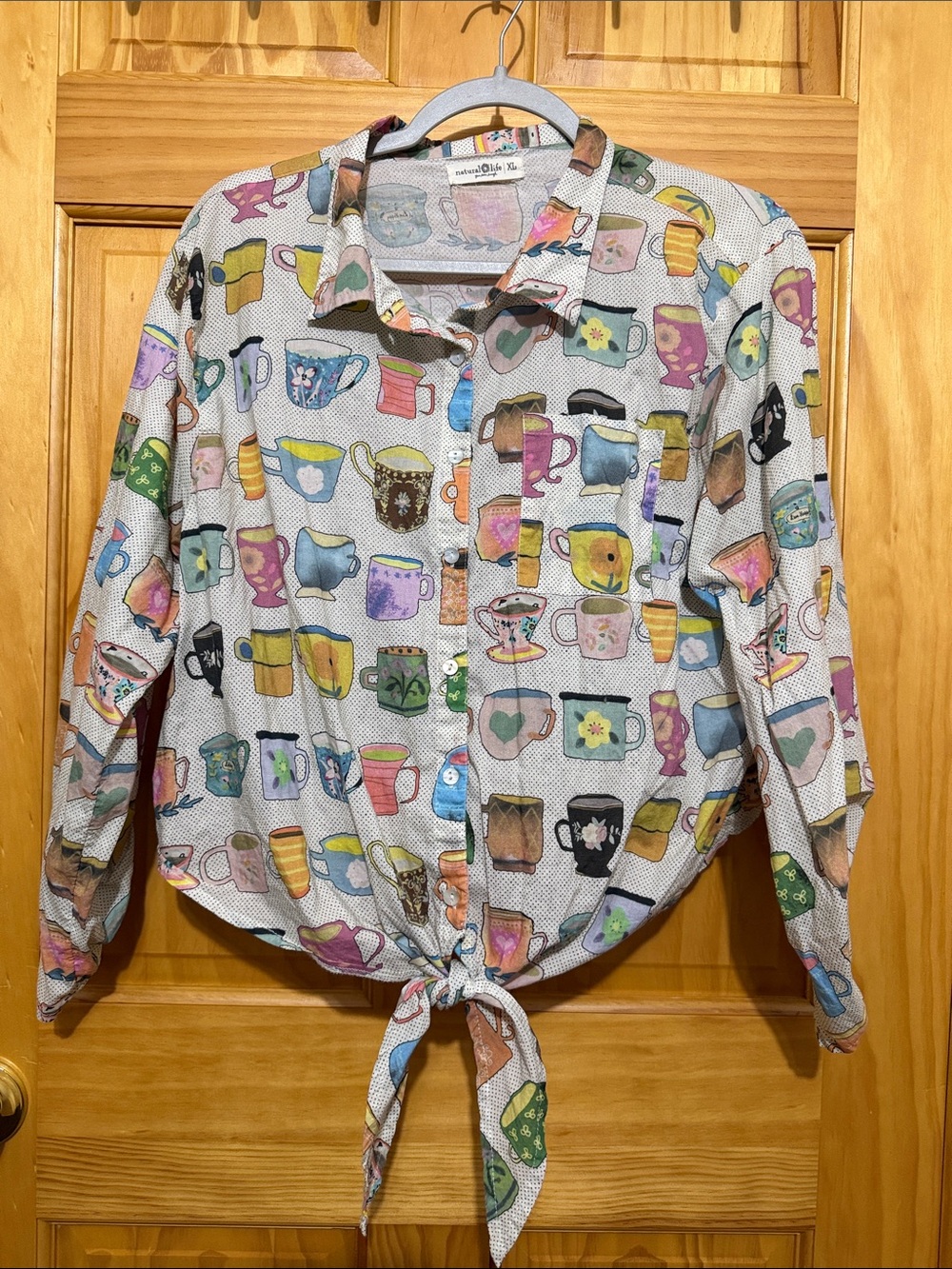NATURAL LIFE White Button-Up Tie-Hem Blouse Multicolor Tea Cup Print, Swiss Dots